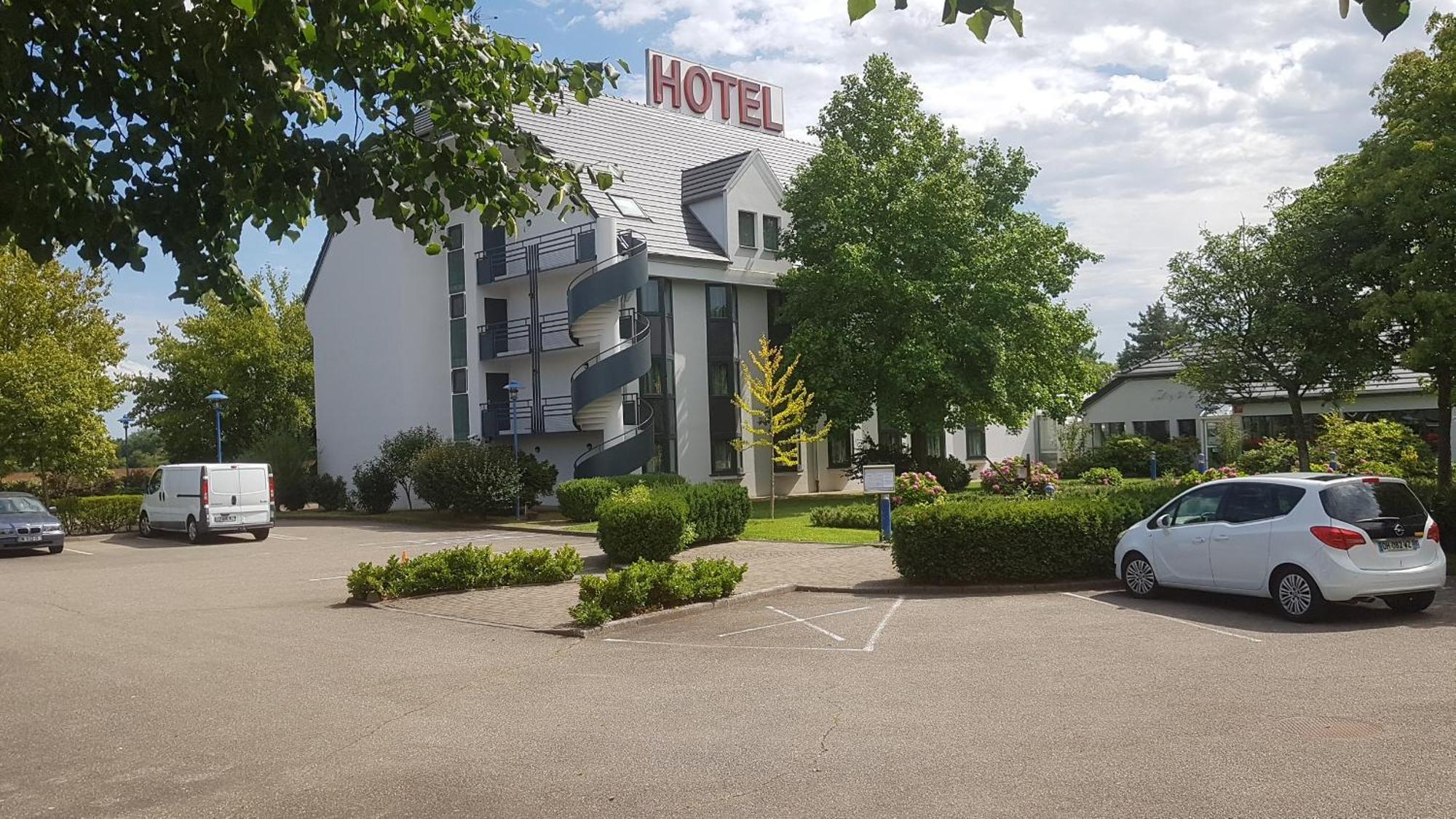 Hotel Restaurant La Tour Romaine - Haguenau - Strasbourg Nord Schweighouse-sur-Moder Exterior foto
