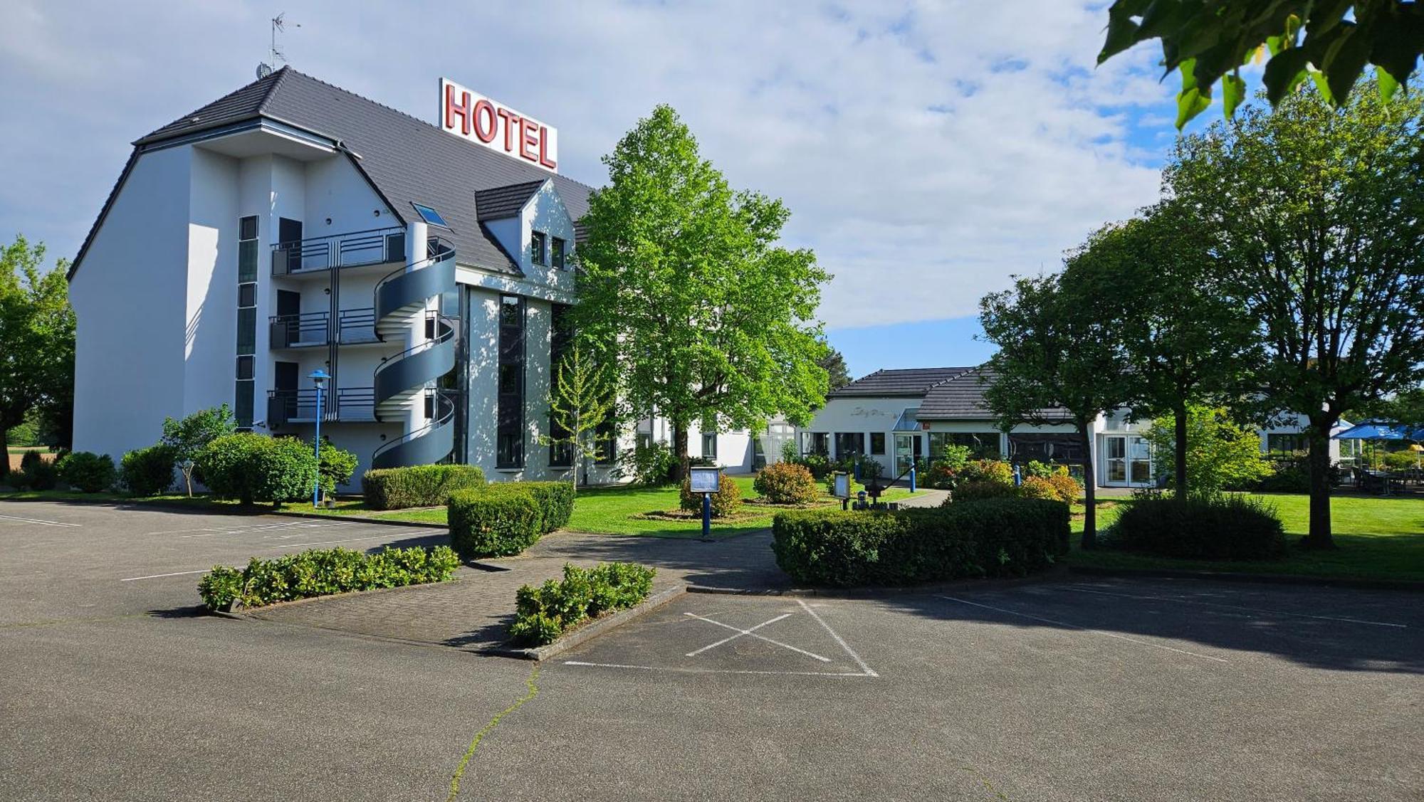 Hotel Restaurant La Tour Romaine - Haguenau - Strasbourg Nord Schweighouse-sur-Moder Exterior foto